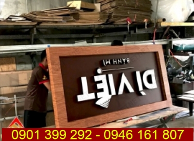 Bảng hiệu tole cửa hàng bánh mì Dì Việt