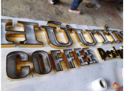 Gia công chữ inox vàng hữu tín coffe design