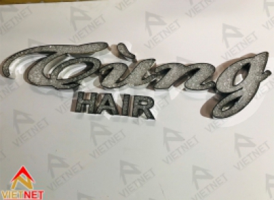 Gia công chữ nổi gắn hạt acrylic giả đá Tùng Hair