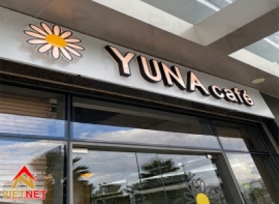 Gia công chữ inox chất lượng kết hợp mặt mica Yuna Cafe