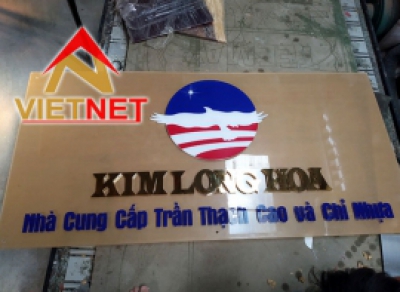 Bảng hiệu mica và chữ nổi cửa hàng Kim Long Hoa