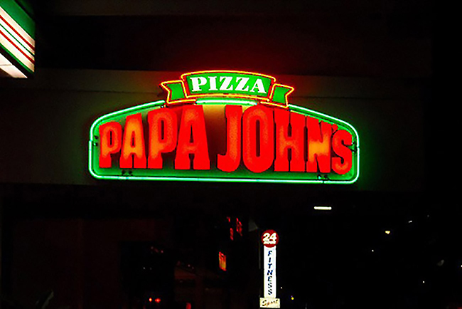 bảng hiệu cửa hàng pizza