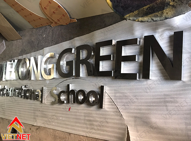 gia-cong-bang-hieu-truong-hoc-mekong-green