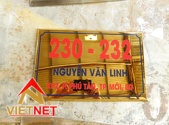 Bảng số nhà ăn mòn inox vàng gương đường Nguyễn Văn Linh tỉnh Bình Dương