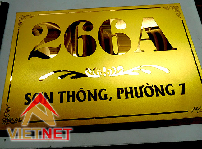 Bảng số nhà inox vàng sơn phủ bì tại đường Sơn Thông