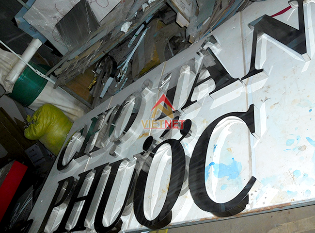 Gia công chữ nổi inox trắng cho bảng hiệu chợ Tân Phước