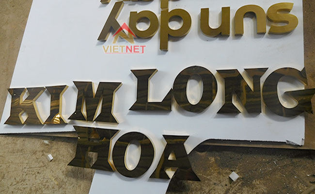 Gia công chữ inox vàng bảng hiệu cửa hàng Kim Long Hoa