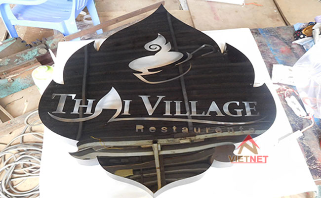 hộp đèn quảng cáo thai village