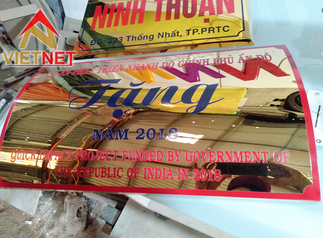 Gia công inox ăn mòn bộ bảng tên công ty du lịch Ninh Thuận