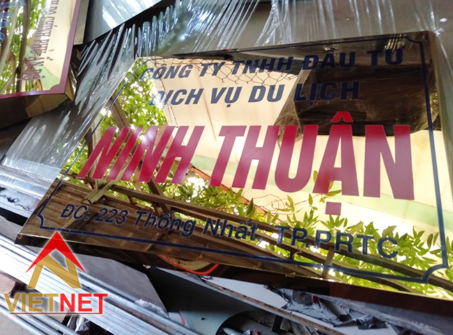 Gia công inox ăn mòn bộ bảng tên công ty du lịch Ninh Thuận