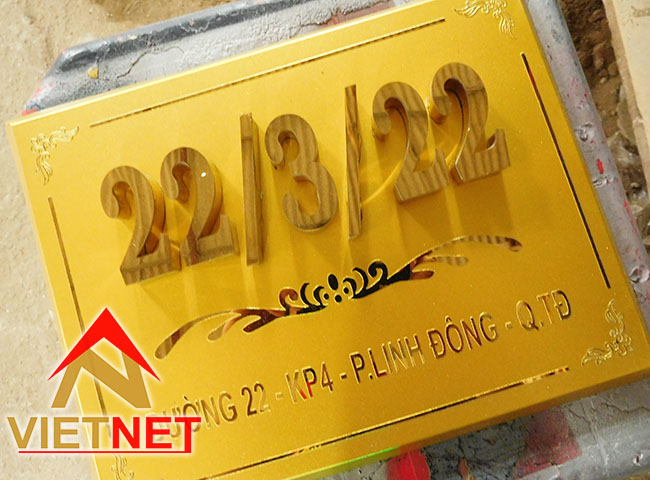 Bảng số nhà inox vàng gương ăn mòn cho địa chỉ tại Linh Đông Thủ Đức