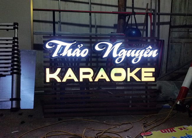 thi công bảng hiệu quán karaoke