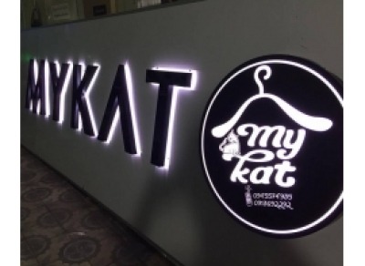 Bảng hiệu quảng cáo shop thời trang My Kat