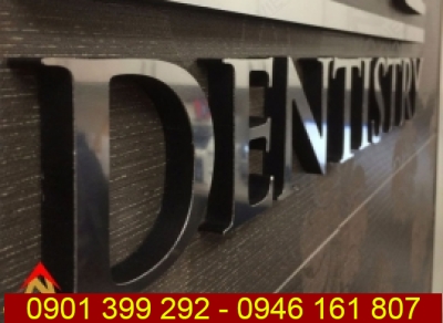 Gia công chữ inox đen và logo nha khoa PVI Dentistry