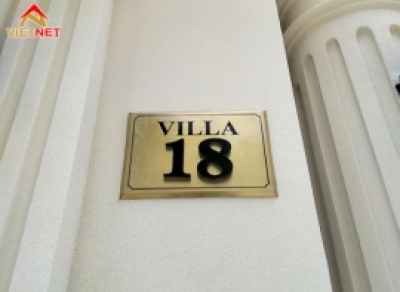 Gia công bảng số nhà ăn mòn kim loại Villa 18