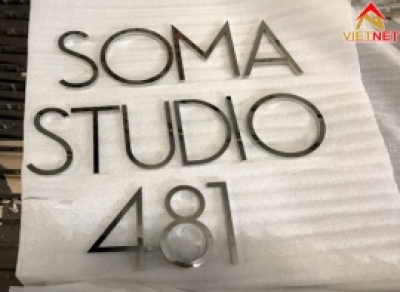 Gia công chữ inox trắng gương cho SOMA STUDIO