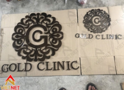 Logo inox đen Gold Clinic