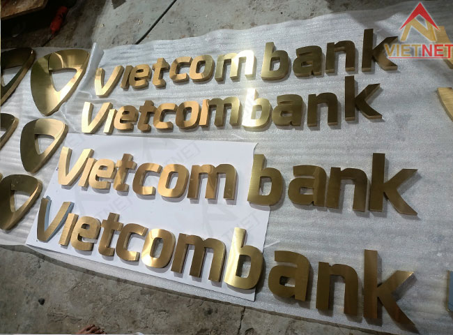 chu inox vang xuoc Vietcombank